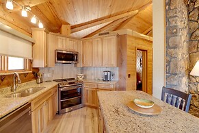 Family-friendly Riverfront Manor on the Little Red
