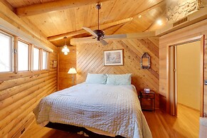 Family-friendly Riverfront Manor on the Little Red