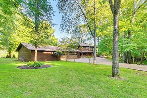 Family-friendly Riverfront Manor on the Little Red