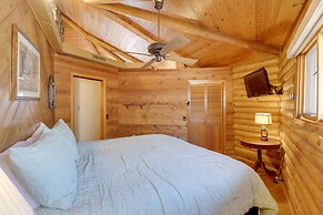 Family-friendly Riverfront Manor on the Little Red