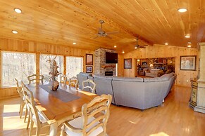 Family-friendly Riverfront Manor on the Little Red