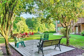 Family-friendly Riverfront Manor on the Little Red
