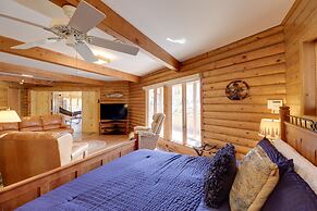 Family-friendly Riverfront Manor on the Little Red