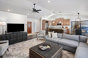 4 Mugho 3 Bedroom Home by RedAwning