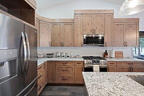 4 Mugho 3 Bedroom Home by RedAwning