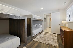 4 Mugho 3 Bedroom Home by RedAwning