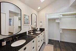 4 Mugho 3 Bedroom Home by RedAwning