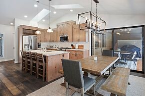 4 Mugho 3 Bedroom Home by RedAwning