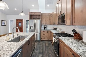 4 Mugho 3 Bedroom Home by RedAwning