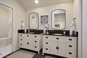 4 Mugho 3 Bedroom Home by RedAwning