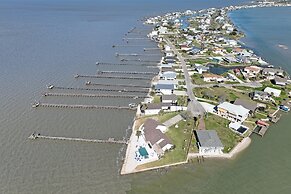 Baydream 4 Bedroom Home by RedAwning