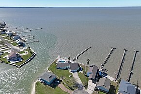 Baydream 4 Bedroom Home by RedAwning