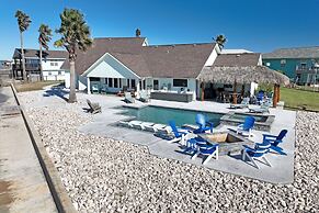 Baydream 4 Bedroom Home by RedAwning