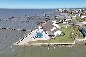 Baydream 4 Bedroom Home by RedAwning