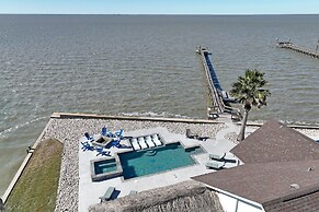 Baydream 4 Bedroom Home by RedAwning