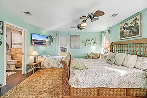 Baydream 4 Bedroom Home by RedAwning