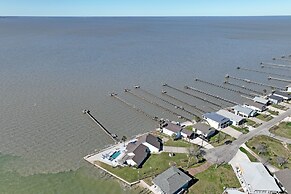 Baydream 4 Bedroom Home by RedAwning