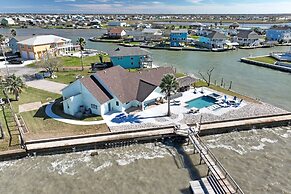 Baydream 4 Bedroom Home by RedAwning