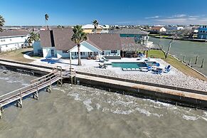 Baydream 4 Bedroom Home by RedAwning