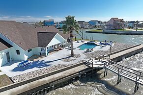 Baydream 4 Bedroom Home by RedAwning