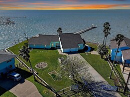 Baydream 4 Bedroom Home by RedAwning