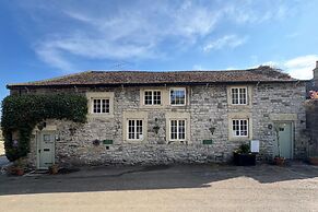 Superbly Appointed 3 Bedrooms and 3 Bathrooms