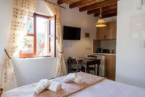 Stone Court Boutique Studios