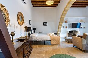 Stone Court Boutique Studios