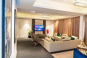 Sujimoto Apartment MacDonalds