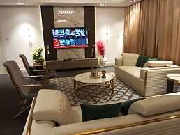 Sujimoto Apartment MacDonalds