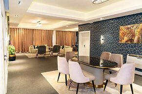 Sujimoto Apartment MacDonalds