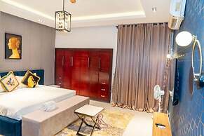 Sujimoto Apartment MacDonalds