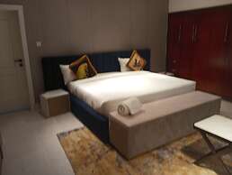 Sujimoto Apartment MacDonalds