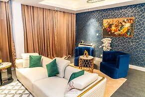 Sujimoto Apartment MacDonalds