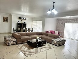 Chic and stylish 3 bedroom apartment