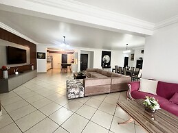 Chic and stylish 3 bedroom apartment