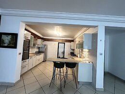 Chic and stylish 3 bedroom apartment