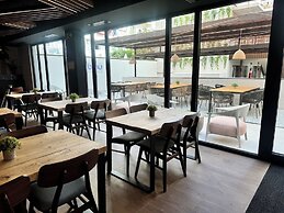 BLAU Student Housing & Language Academy