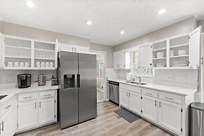 Beautiful Newly-renovated Home in Indian Hills