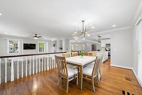 Beautiful and Quiet Newly Renovated 4 Bedroom Retreat