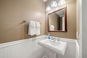 Beautiful and Quiet Newly Renovated 4 Bedroom Retreat