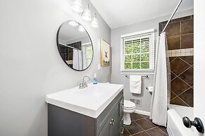 Beautiful and Quiet Newly Renovated 4 Bedroom Retreat