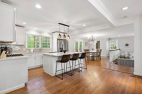 Beautiful and Quiet Newly Renovated 4 Bedroom Retreat