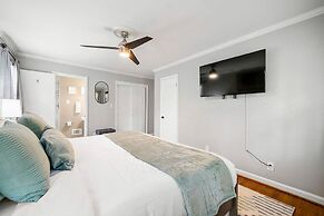 Beautiful and Quiet Newly Renovated 4 Bedroom Retreat