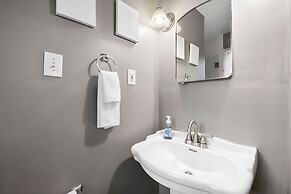 Beautiful and Quiet Newly Renovated 4 Bedroom Retreat