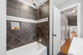 Beautiful and Quiet Newly Renovated 4 Bedroom Retreat