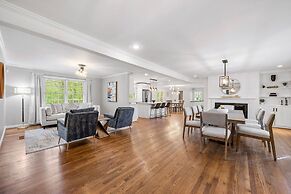 Beautiful and Quiet Newly Renovated 4 Bedroom Retreat