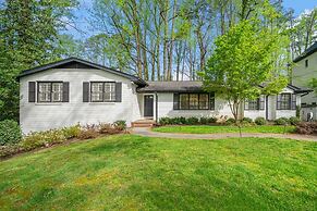 Beautiful and Quiet Newly Renovated 4 Bedroom Retreat