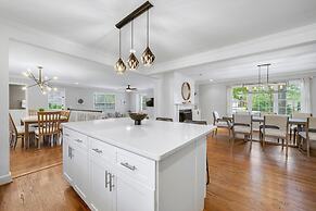 Beautiful and Quiet Newly Renovated 4 Bedroom Retreat