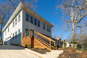 New Luxury Family Friendly Home Centrally Located